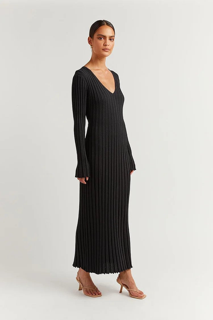 Stretchy and stylish fall dress with cozy knit material