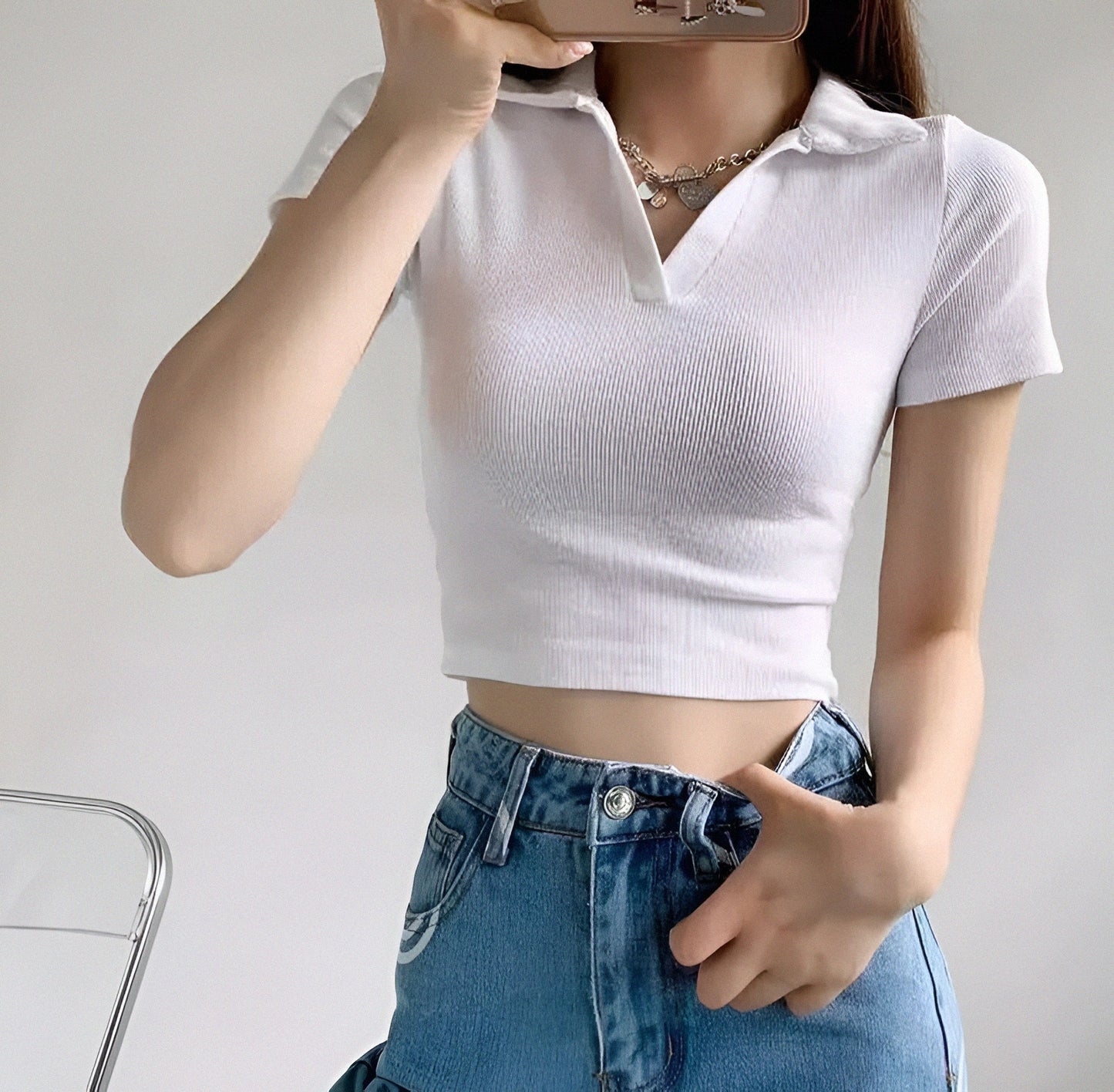Trendy women’s slim fit V-neck top for casual streetwear
