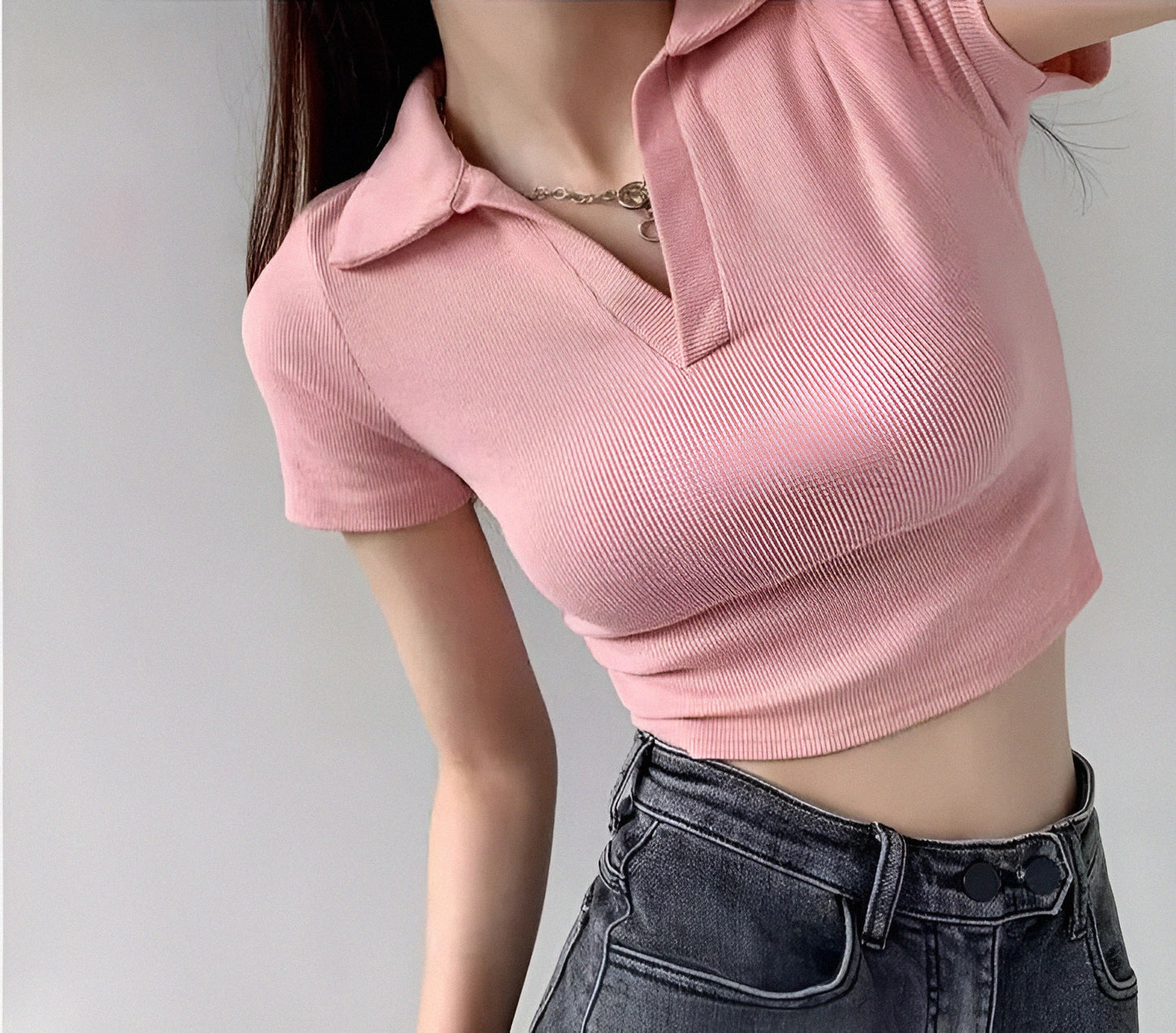 Slim V-neck short sleeve T-shirt for women in summer style