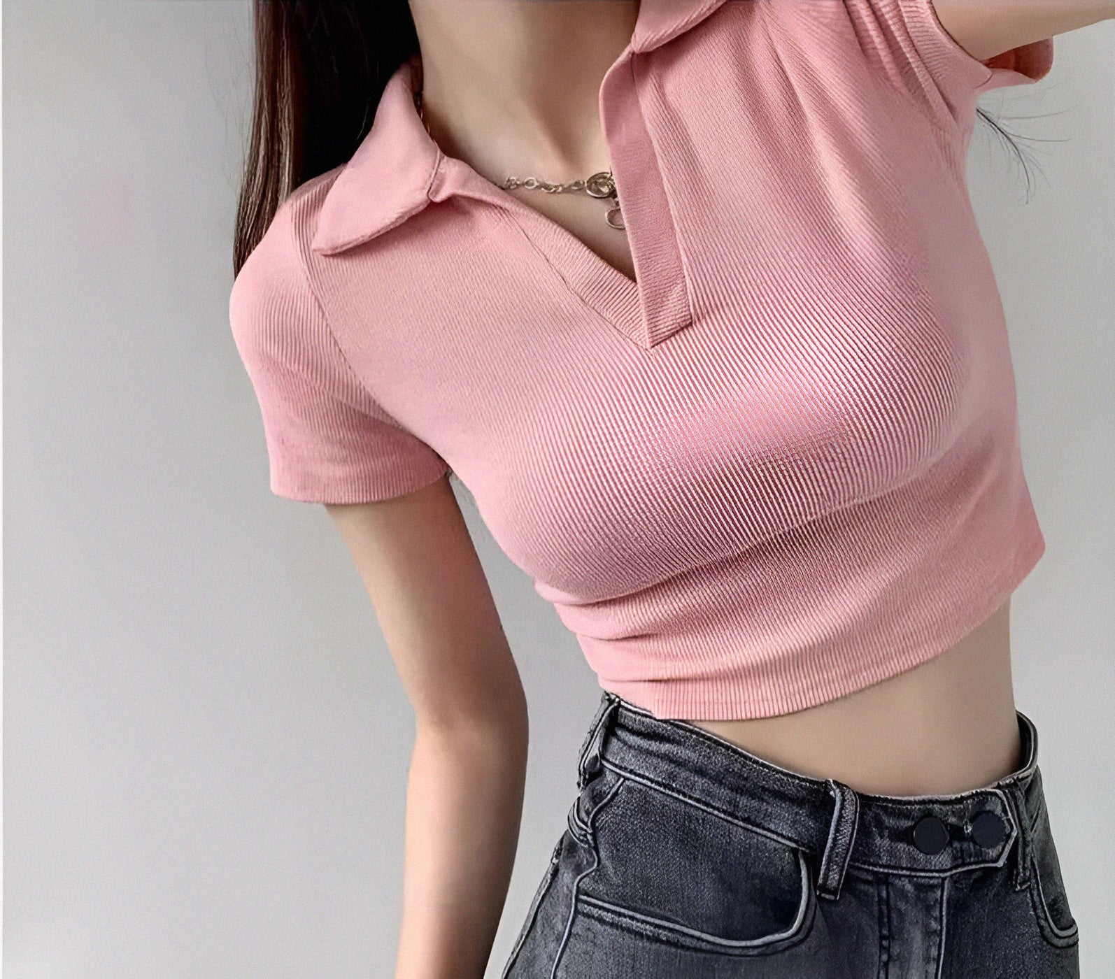 Slim V-neck short sleeve T-shirt for women in summer style